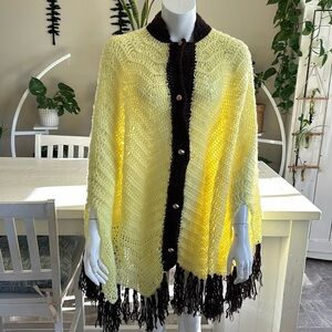 1970s One size Yellow handmade knit vintage poncho/wrap Mrs. Roper special⭐️